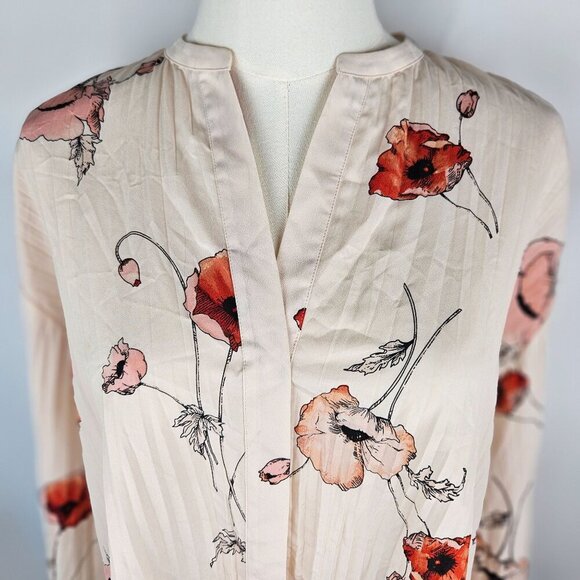 Vince Pale Blush Tossed Poppy Pleated Blouse Size Large Top 3/4 Sleeve Floral - Picture 5 of 12